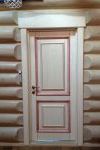 дверь дубовая с оригинальным наличником из массива тонированная в два цвета